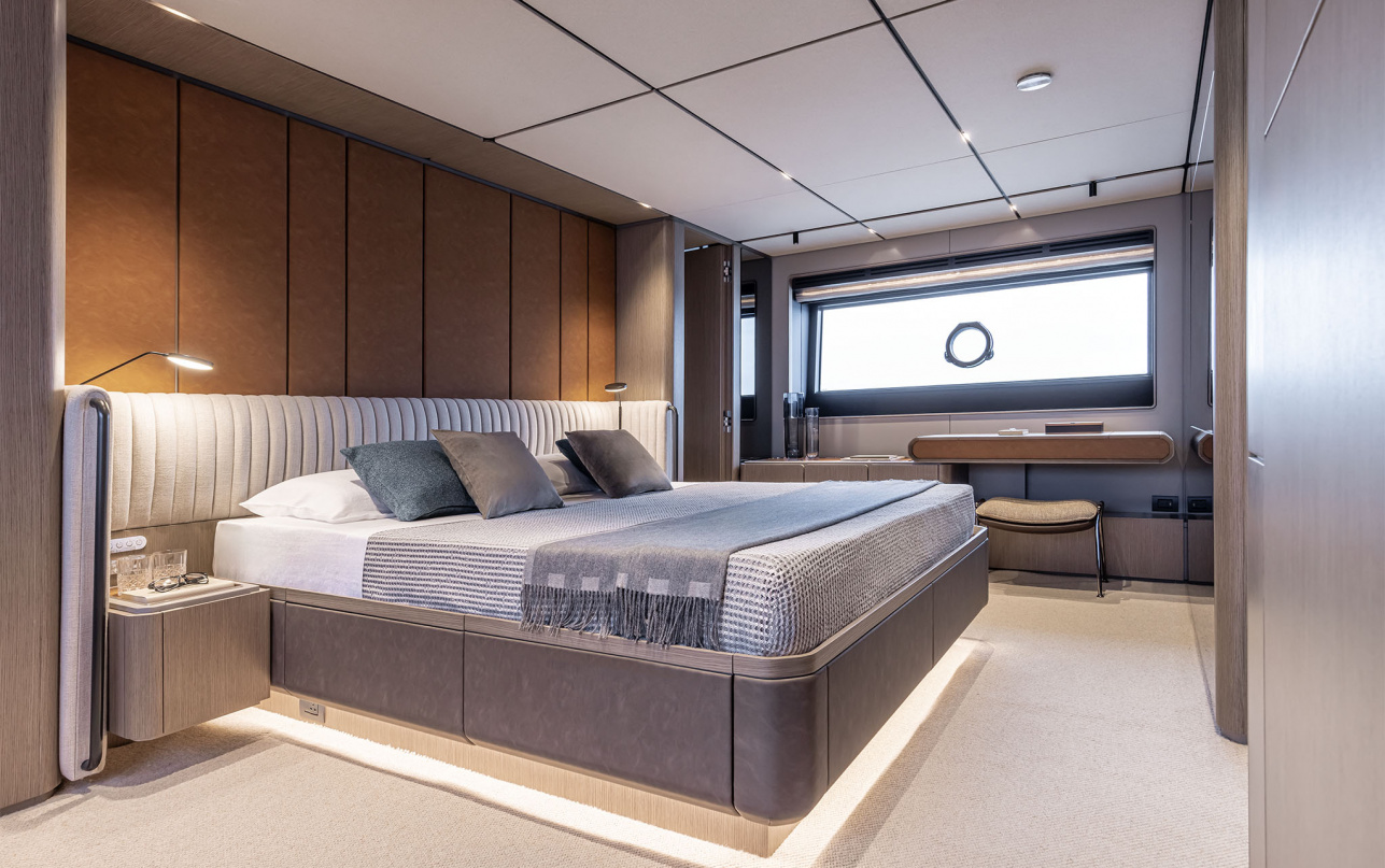 Яхта Ferretti Yachts INFYNITO 90 фото 2.31