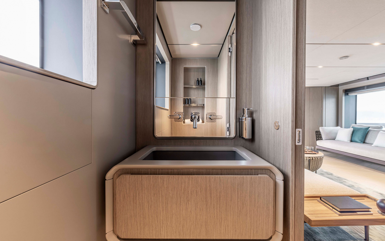 Яхта Ferretti Yachts INFYNITO 90 фото 2.25
