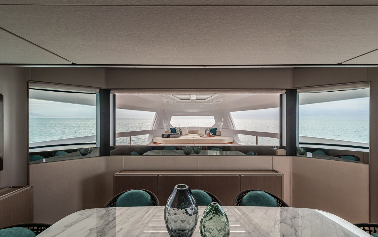 Яхта Ferretti Yachts INFYNITO 90 фото 2.21