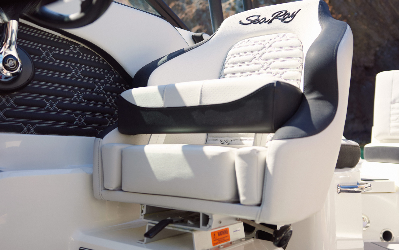 Катер Sea Ray  210 SPX фото 1.6