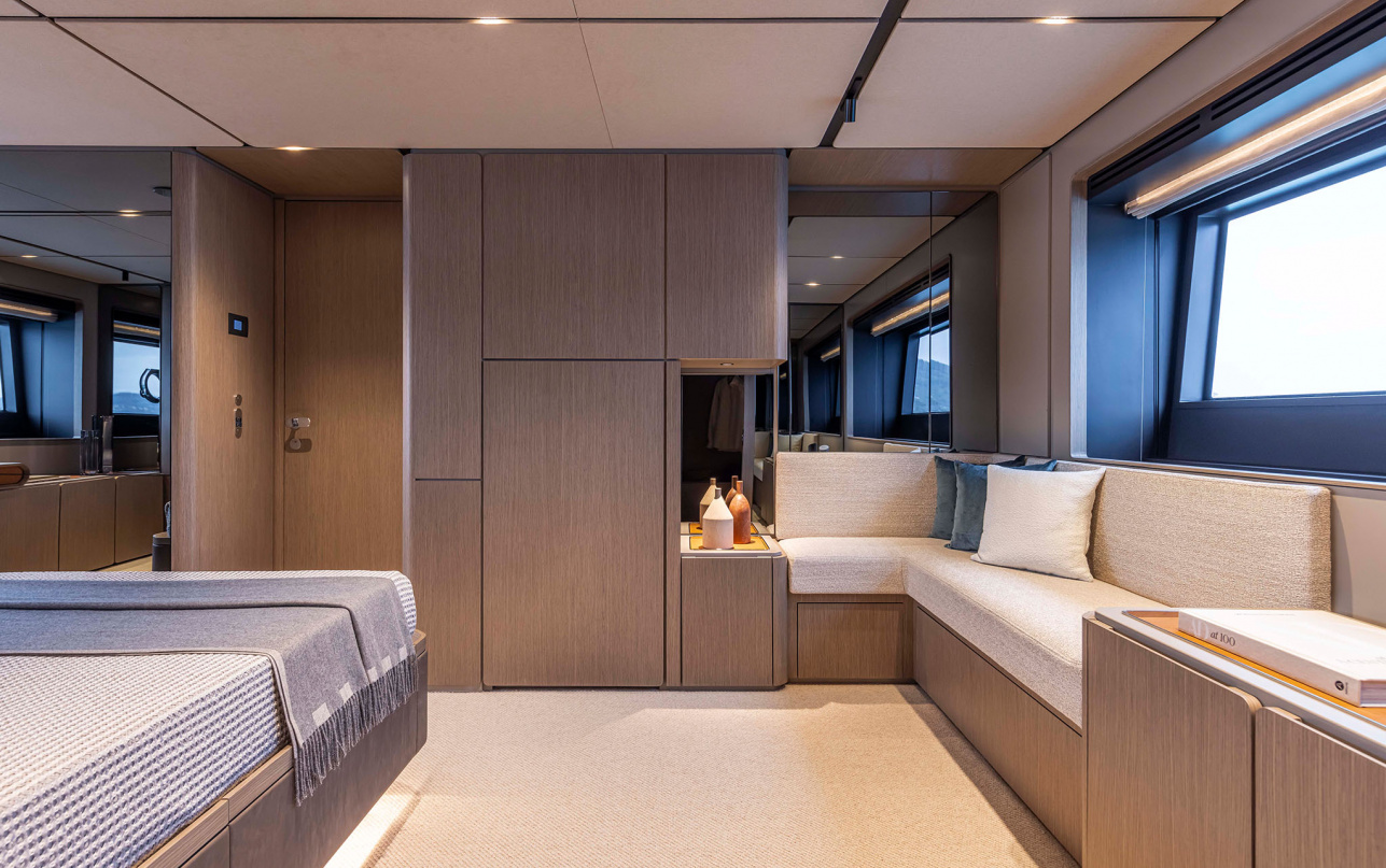 Яхта Ferretti Yachts INFYNITO 90 фото 2.32