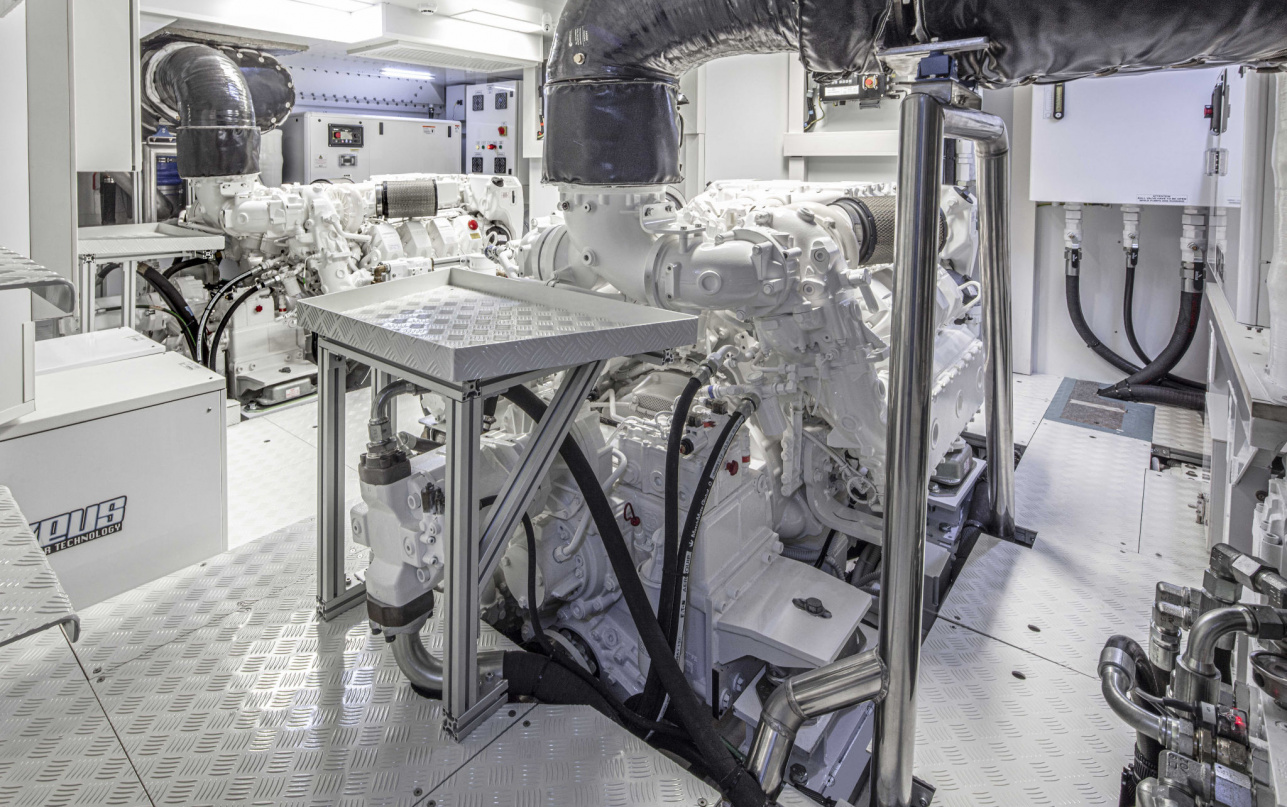 Яхта Custom Line Navetta 30 фото 2.17