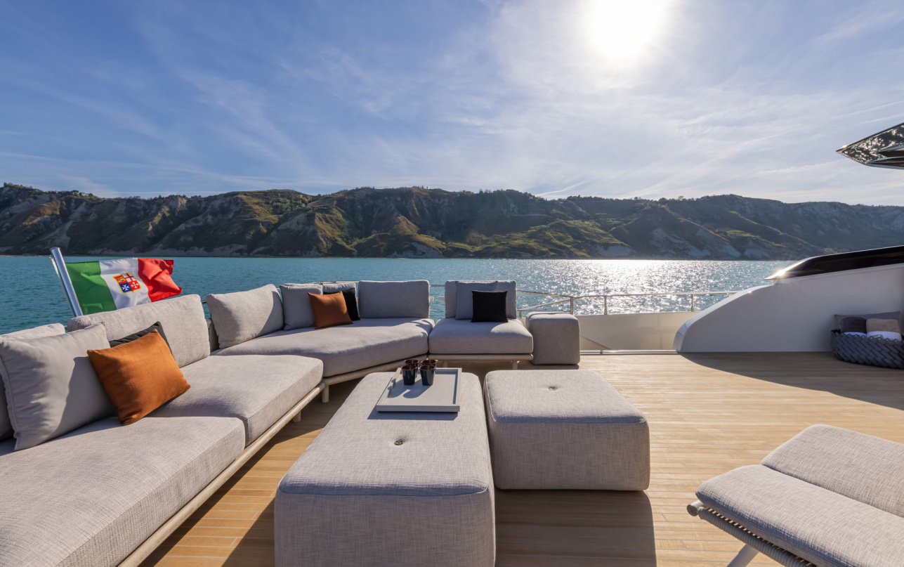 Яхта Ferretti Yachts 1000 фото 2.21