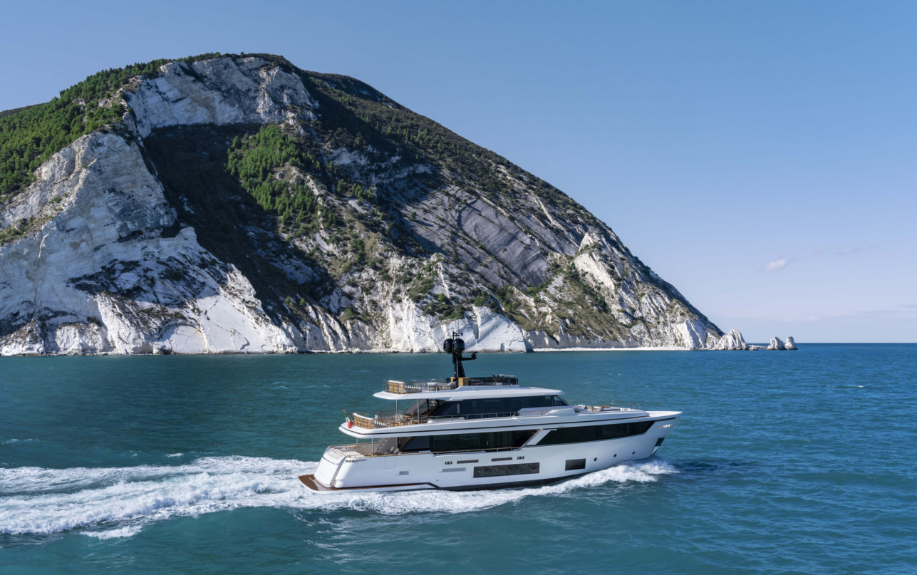 Яхта Custom Line Navetta 30 фото 1.5