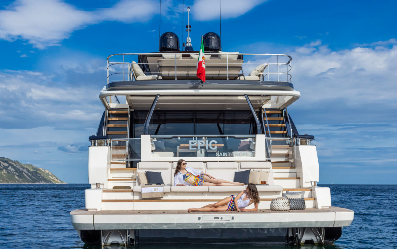 Яхта Ferretti Yachts 1000 фото 1.24