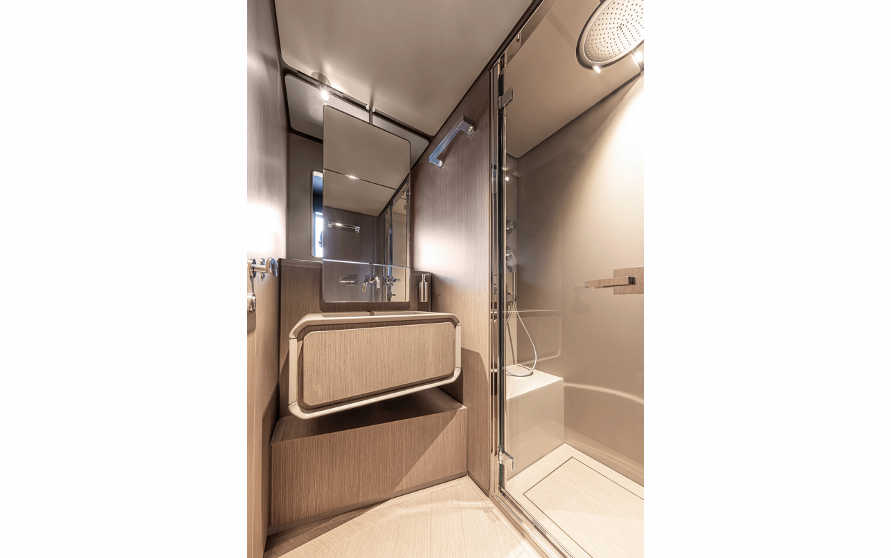 Яхта Ferretti Yachts INFYNITO 90 фото 2.50