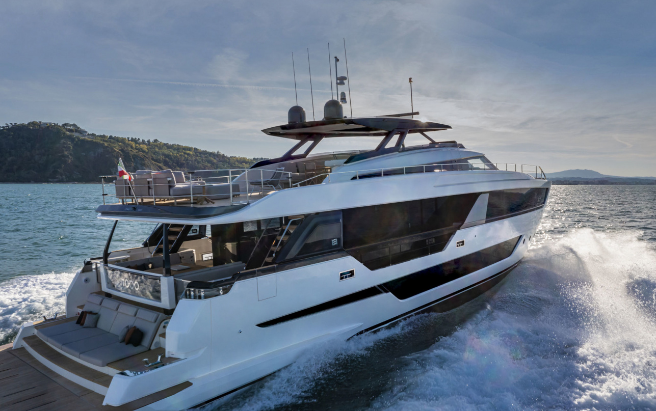 Яхта Ferretti Yachts 1000 фото 1.40