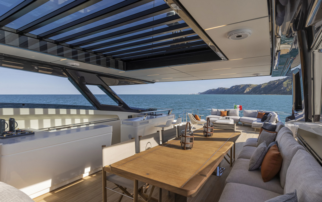 Яхта Ferretti Yachts 1000 фото 2.19