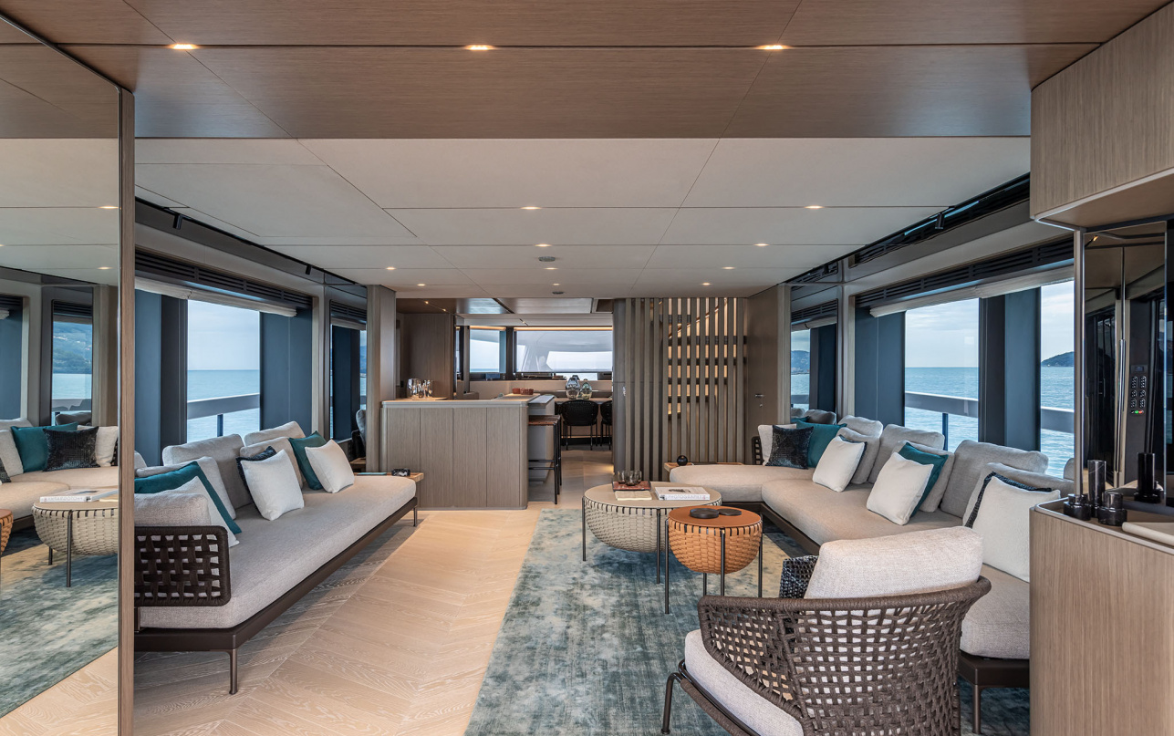 Яхта Ferretti Yachts INFYNITO 90 фото 2.14
