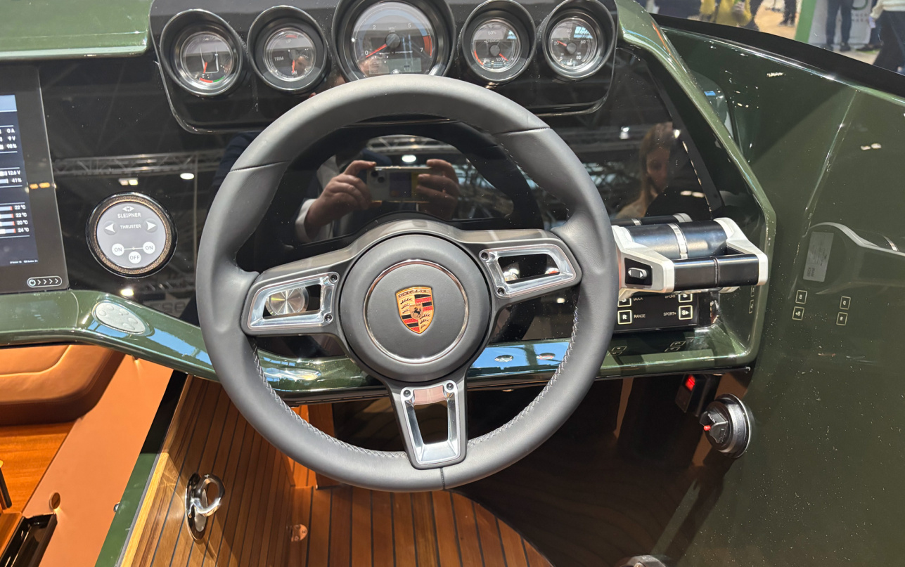 Катер Frauscher x Porsche 850 Fantom фото 1.5