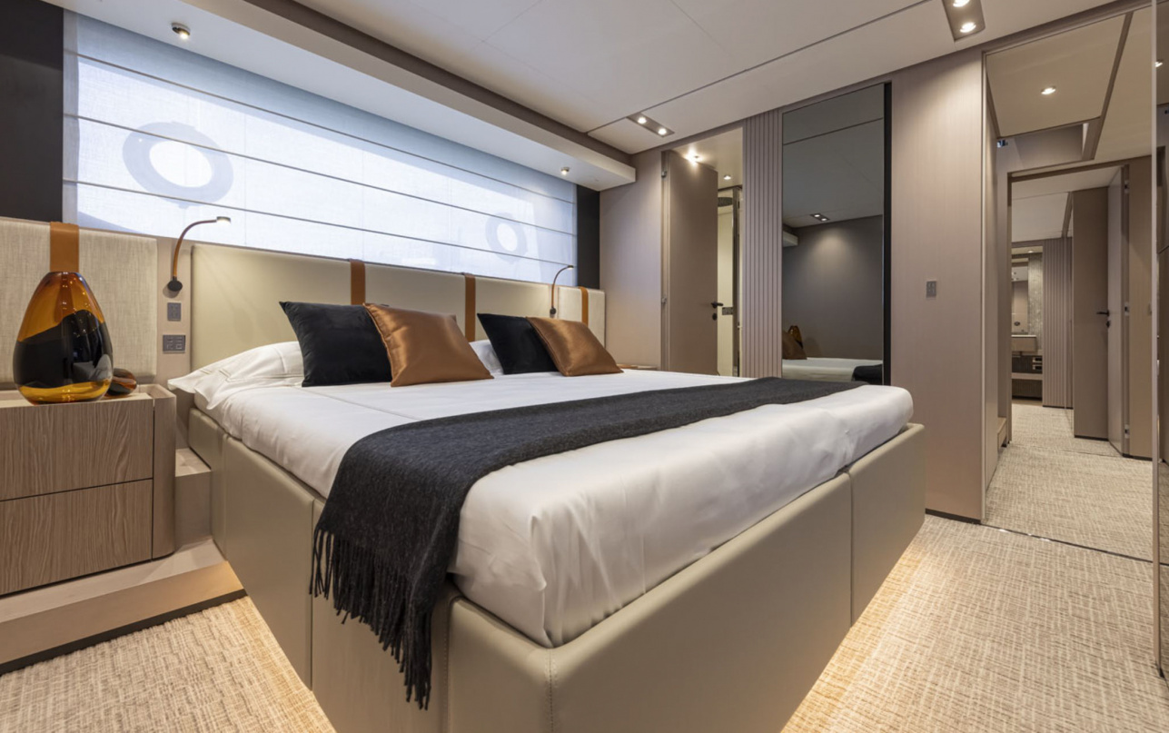 Яхта Ferretti Yachts 1000 фото 2.15