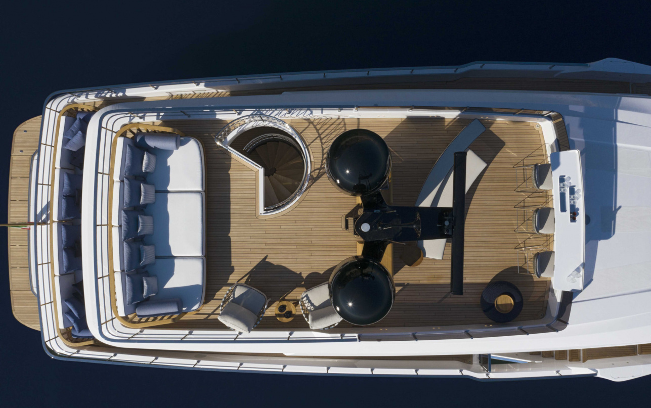 Яхта Custom Line Navetta 30 фото 1.10