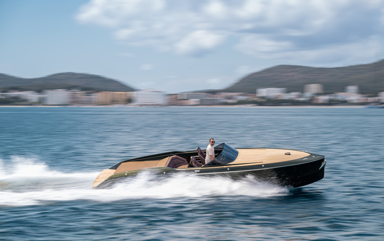 Катер Frauscher x Porsche 850 Fantom фото 1.31
