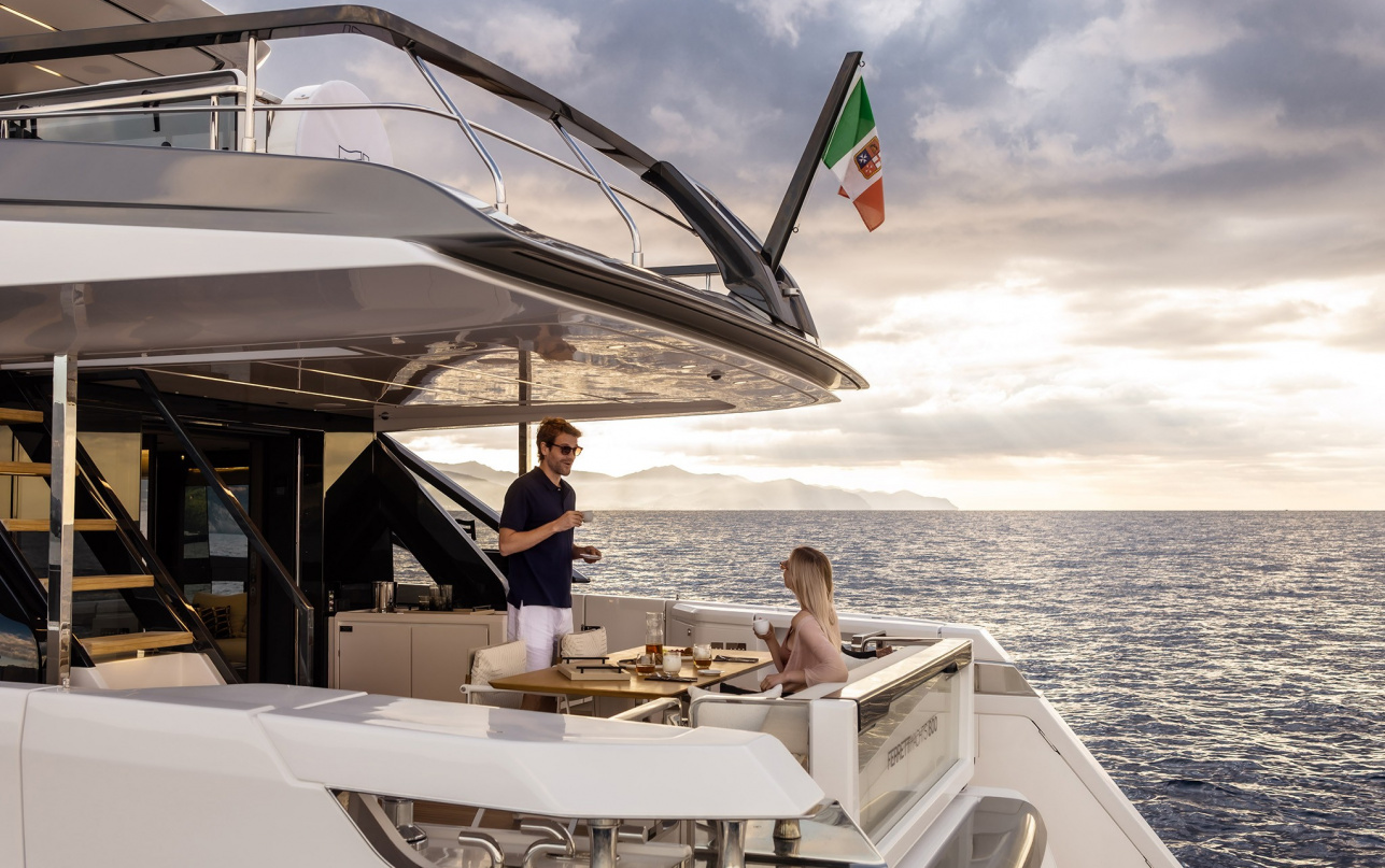 Яхта Ferretti Yachts 800 фото 2.9