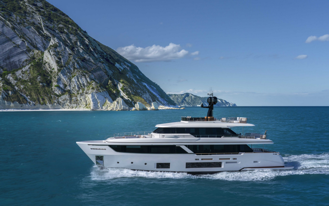 Яхта Custom Line Navetta 30 фото 1.2