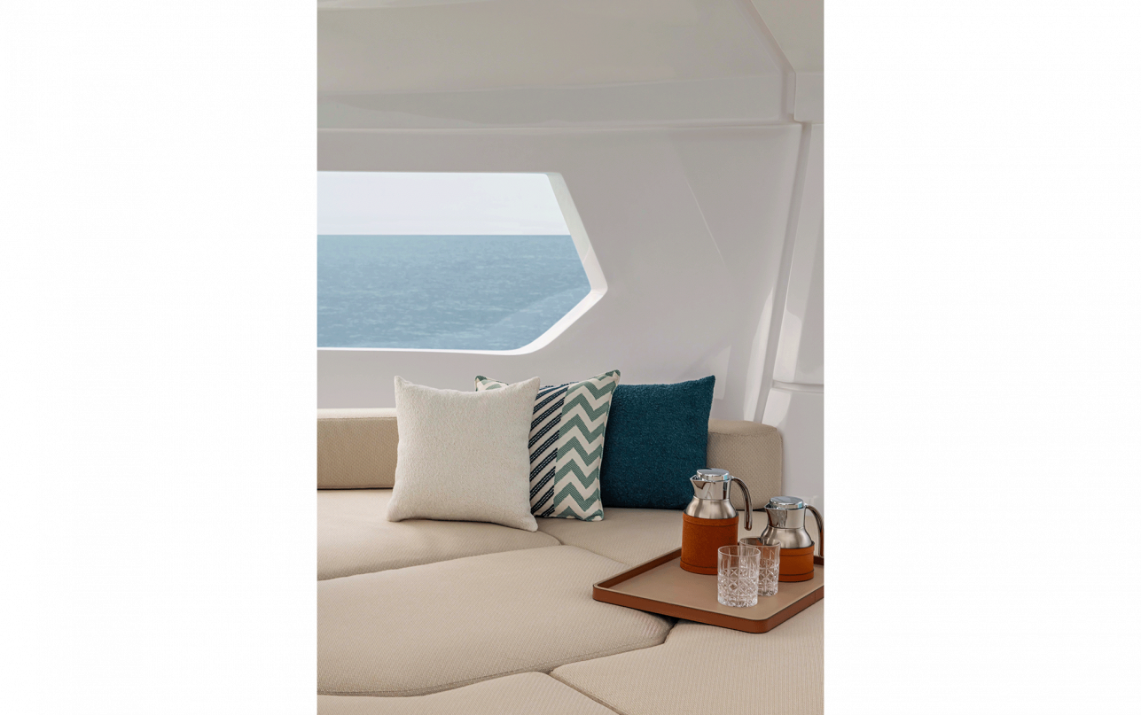 Яхта Ferretti Yachts INFYNITO 90 фото 1.20