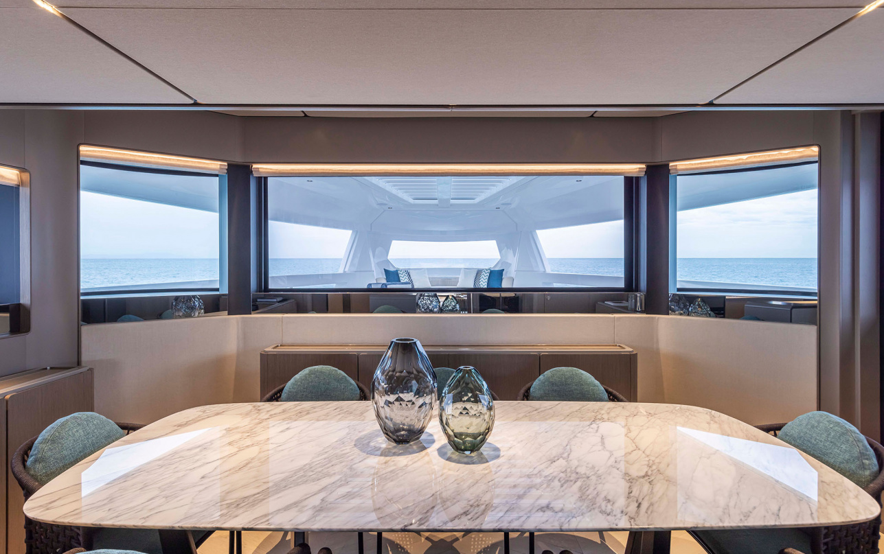 Яхта Ferretti Yachts INFYNITO 90 фото 2.19