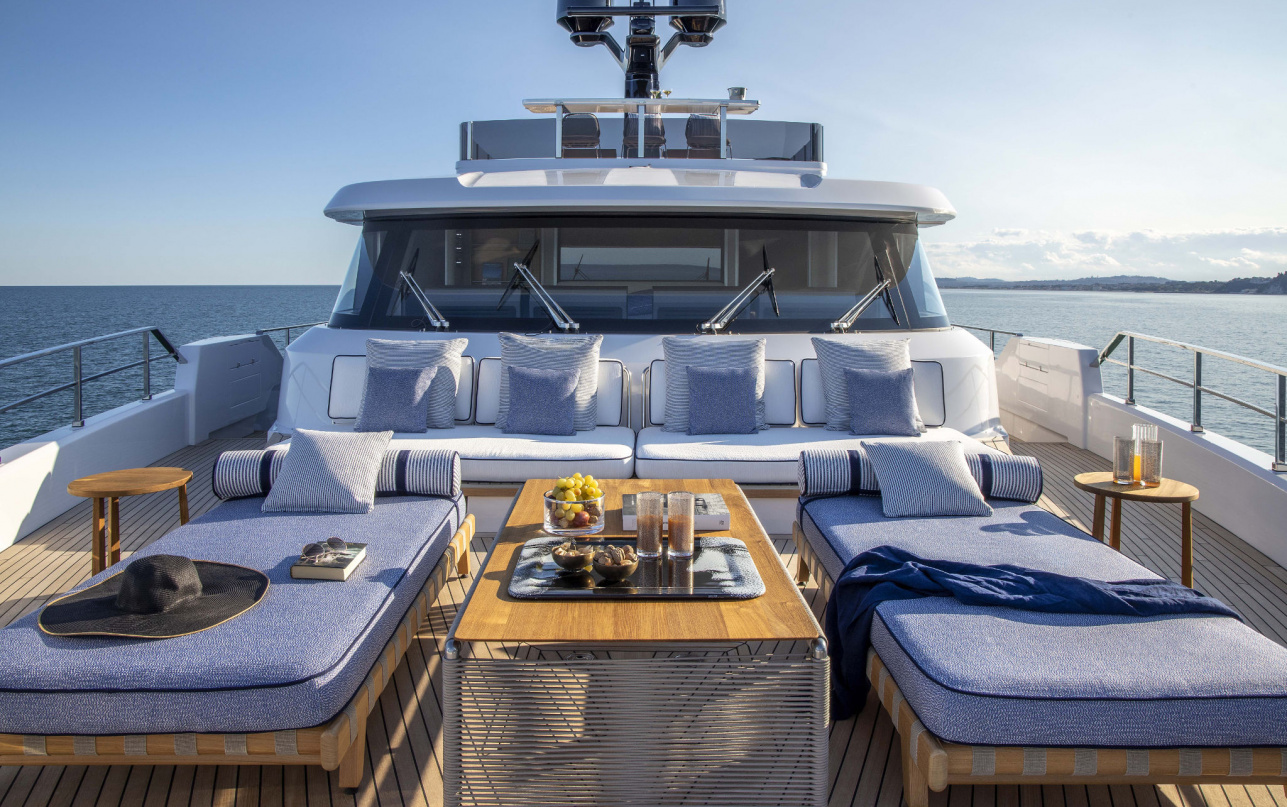 Яхта Custom Line Navetta 30 фото 2.33