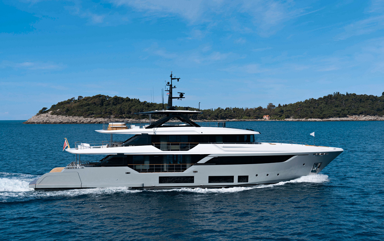 Яхта Custom Line Navetta 38 фото 1.16