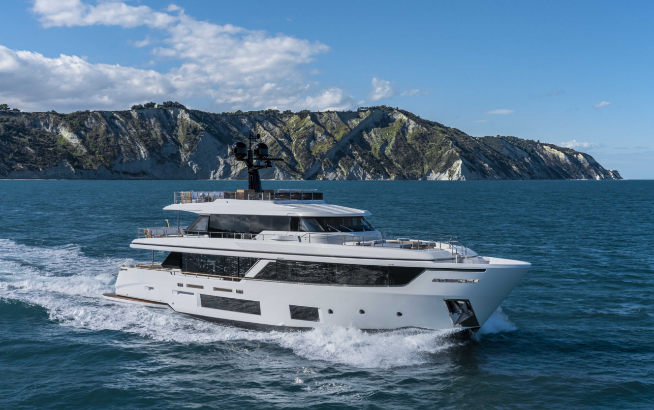 Яхта Custom Line Navetta 30 фото 1.6