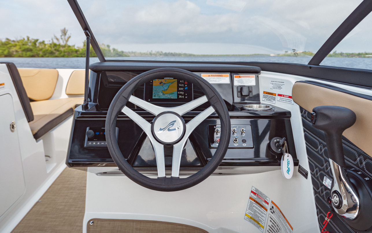 Катер Sea Ray  190 SPX OB (Outboard) фото 1.7
