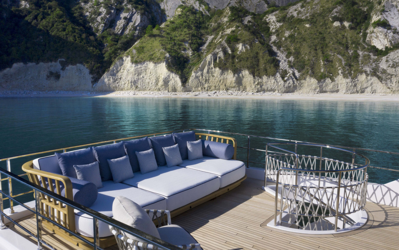 Яхта Custom Line Navetta 30 фото 1.12