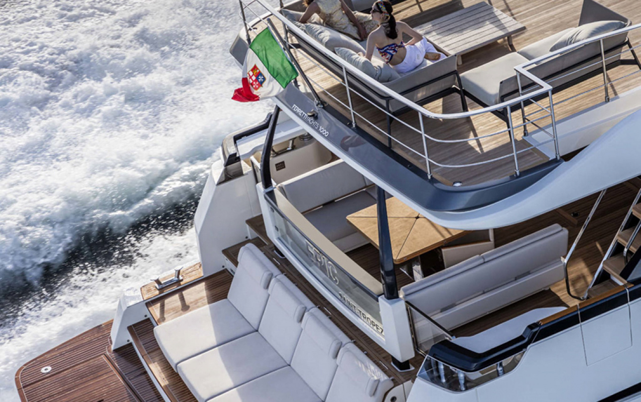 Яхта Ferretti Yachts 1000 фото 1.6