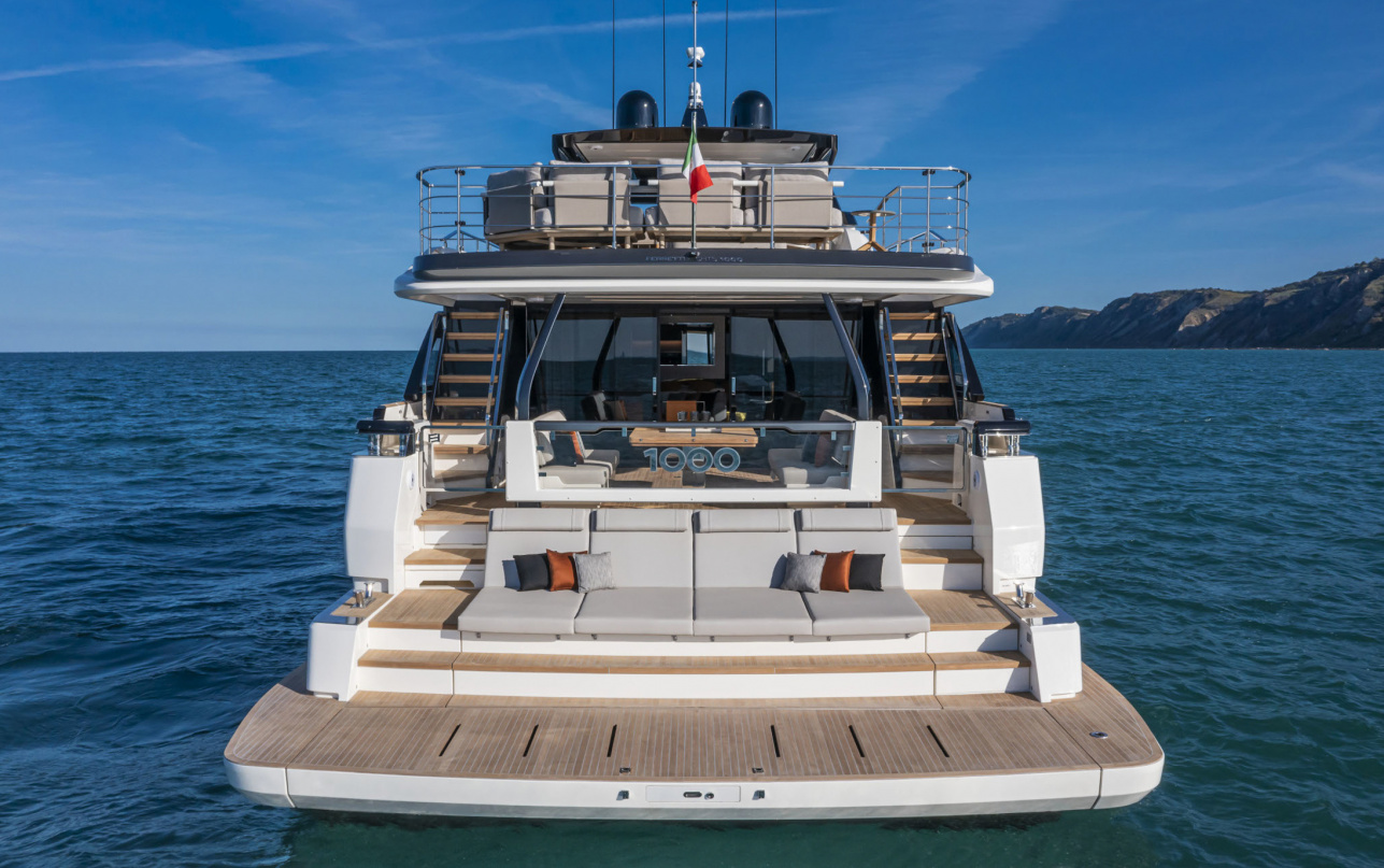 Яхта Ferretti Yachts 1000 фото 1.37