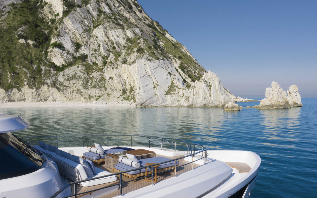 Яхта Custom Line Navetta 30 фото 2.32