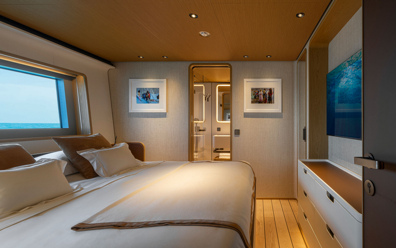 Яхта Custom Line Navetta 38 фото 2.35