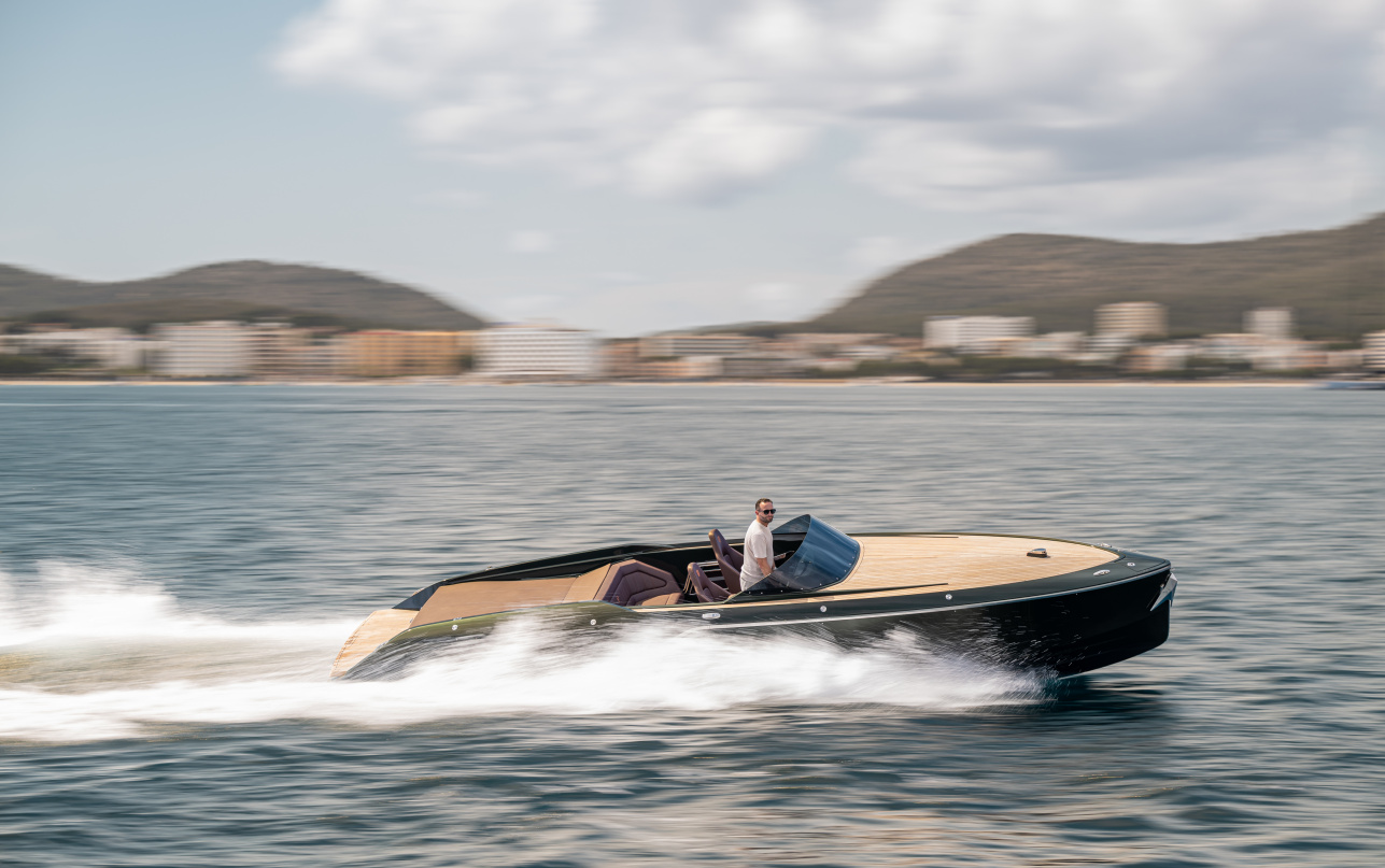 Катер Frauscher x Porsche 850 Fantom фото 2.14