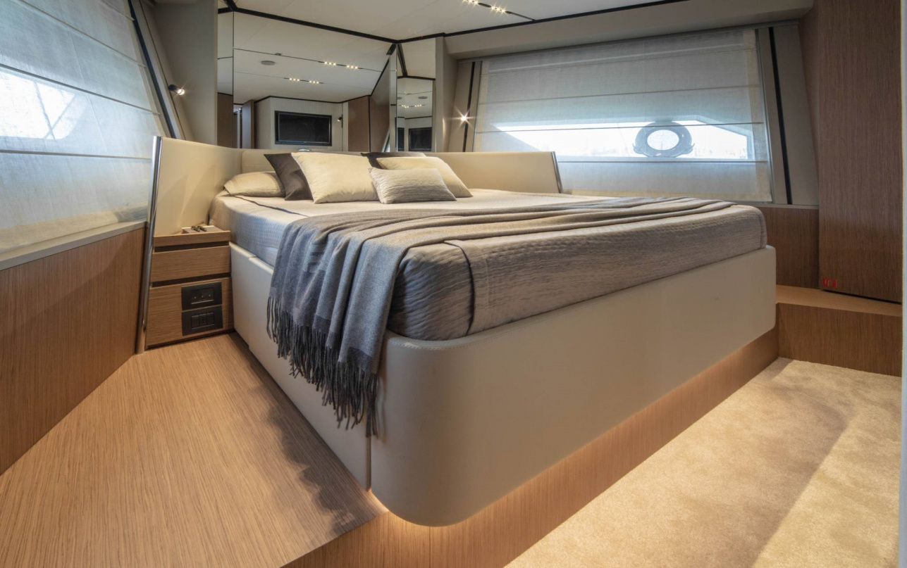 Яхта Ferretti Yachts 720 фото 2.9