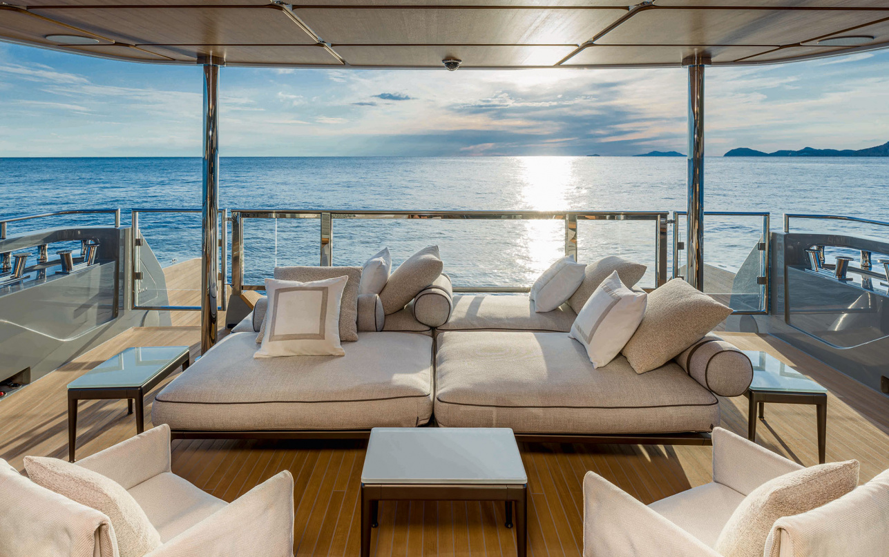 Яхта Custom Line Navetta 38 фото 2.2