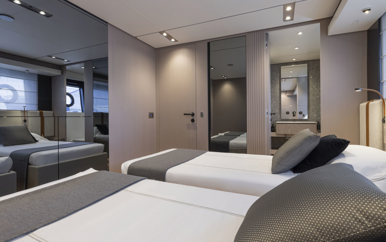 Яхта Ferretti Yachts 1000 фото 2.17