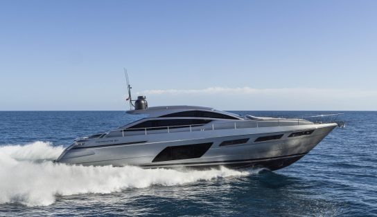 Яхта Pershing 6x