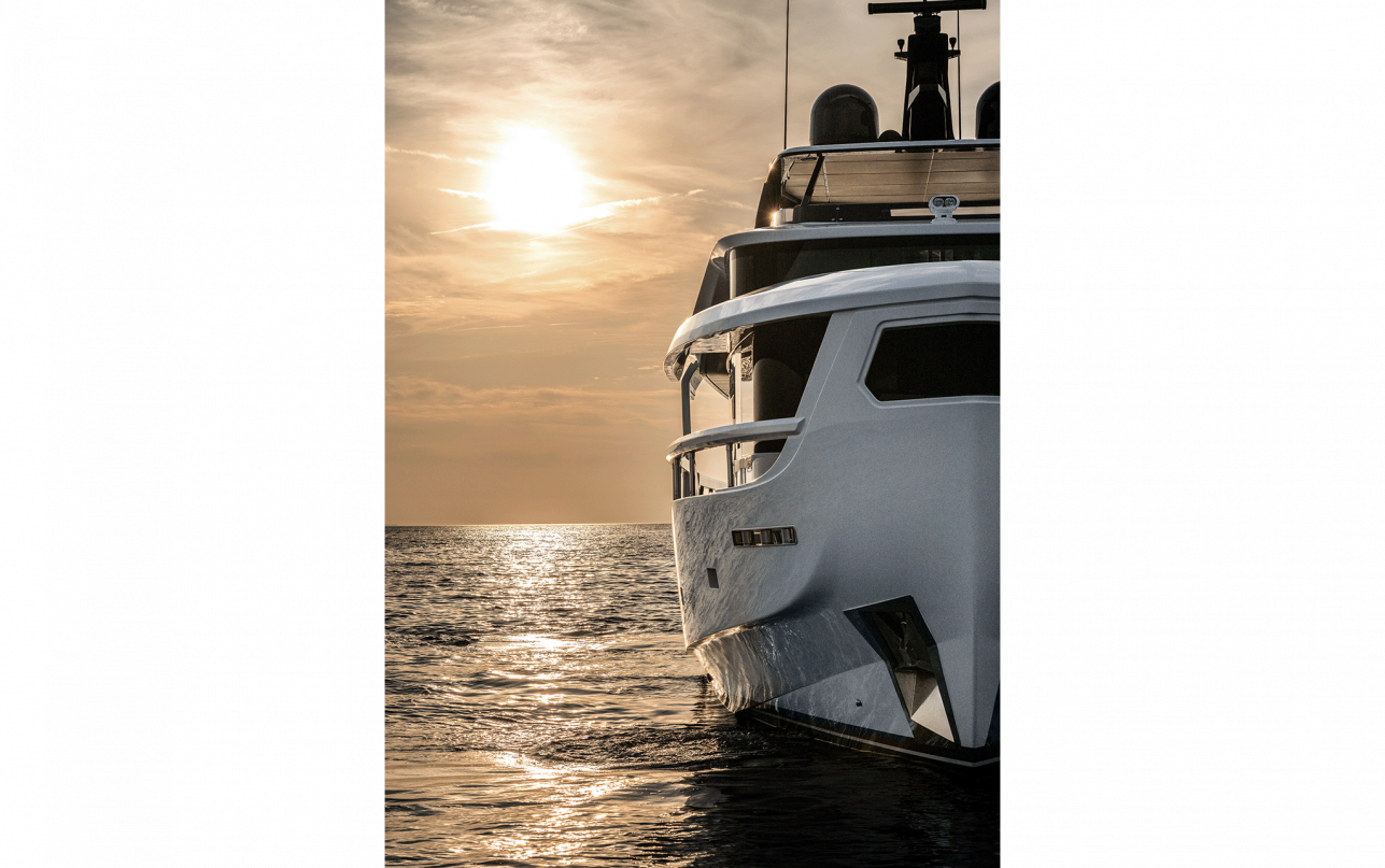 Яхта Ferretti Yachts INFYNITO 80 фото 1.15