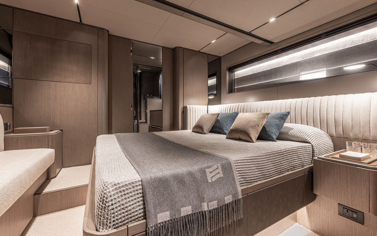 Яхта Ferretti Yachts INFYNITO 90 фото 2.44