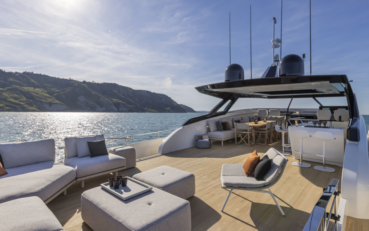 Яхта Ferretti Yachts 1000 фото 2.20