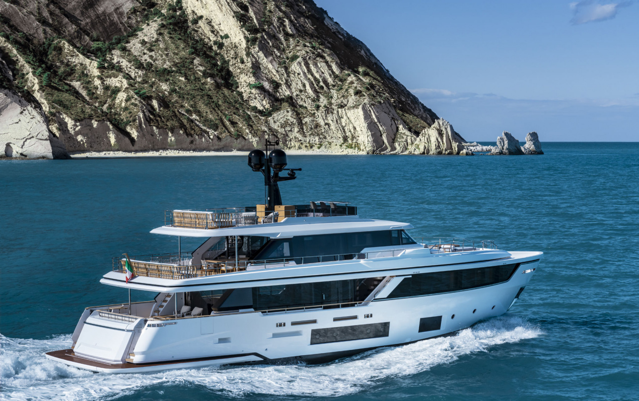 Яхта Custom Line Navetta 30 фото 1.4