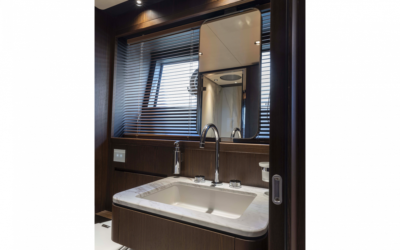 Яхта Ferretti Yachts 860 фото 2.19