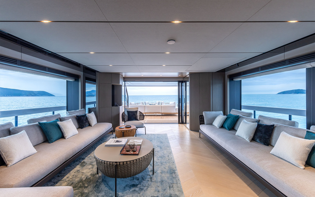 Яхта Ferretti Yachts INFYNITO 90 фото 2.22