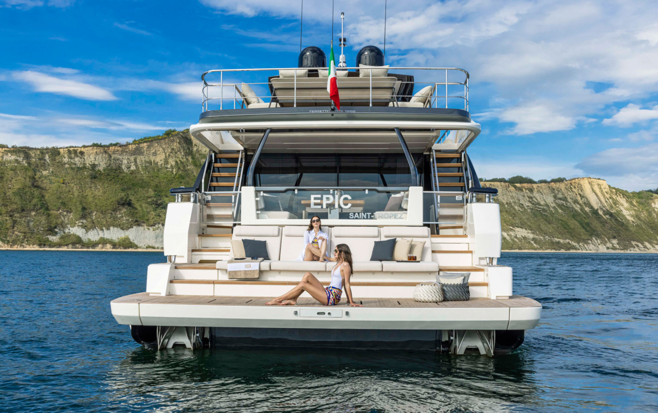 Яхта Ferretti Yachts 1000 фото 1.21