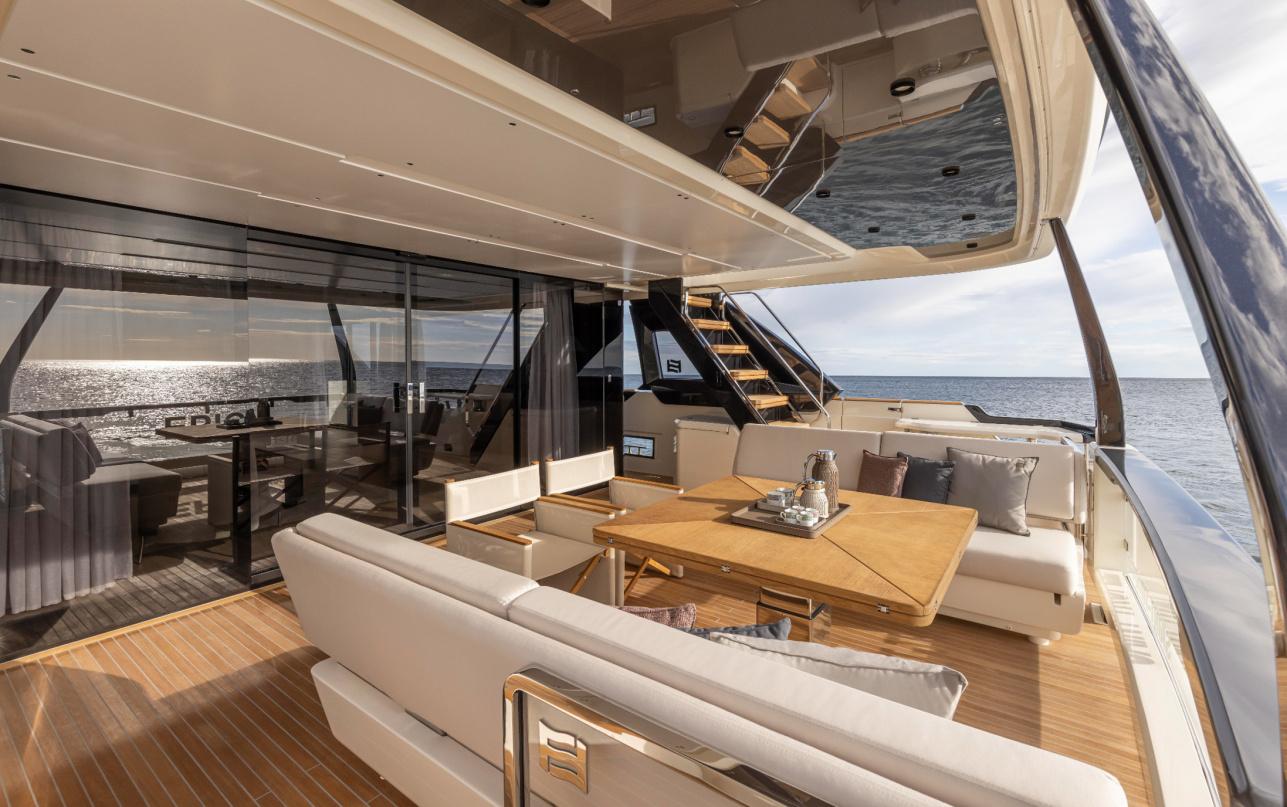 Яхта Ferretti Yachts 1000 фото 2.45