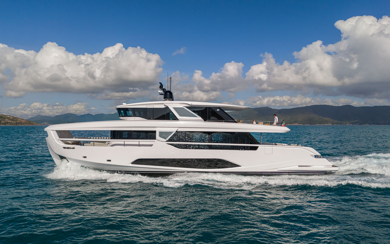 Яхта Ferretti Yachts INFYNITO 90 фото 1.13