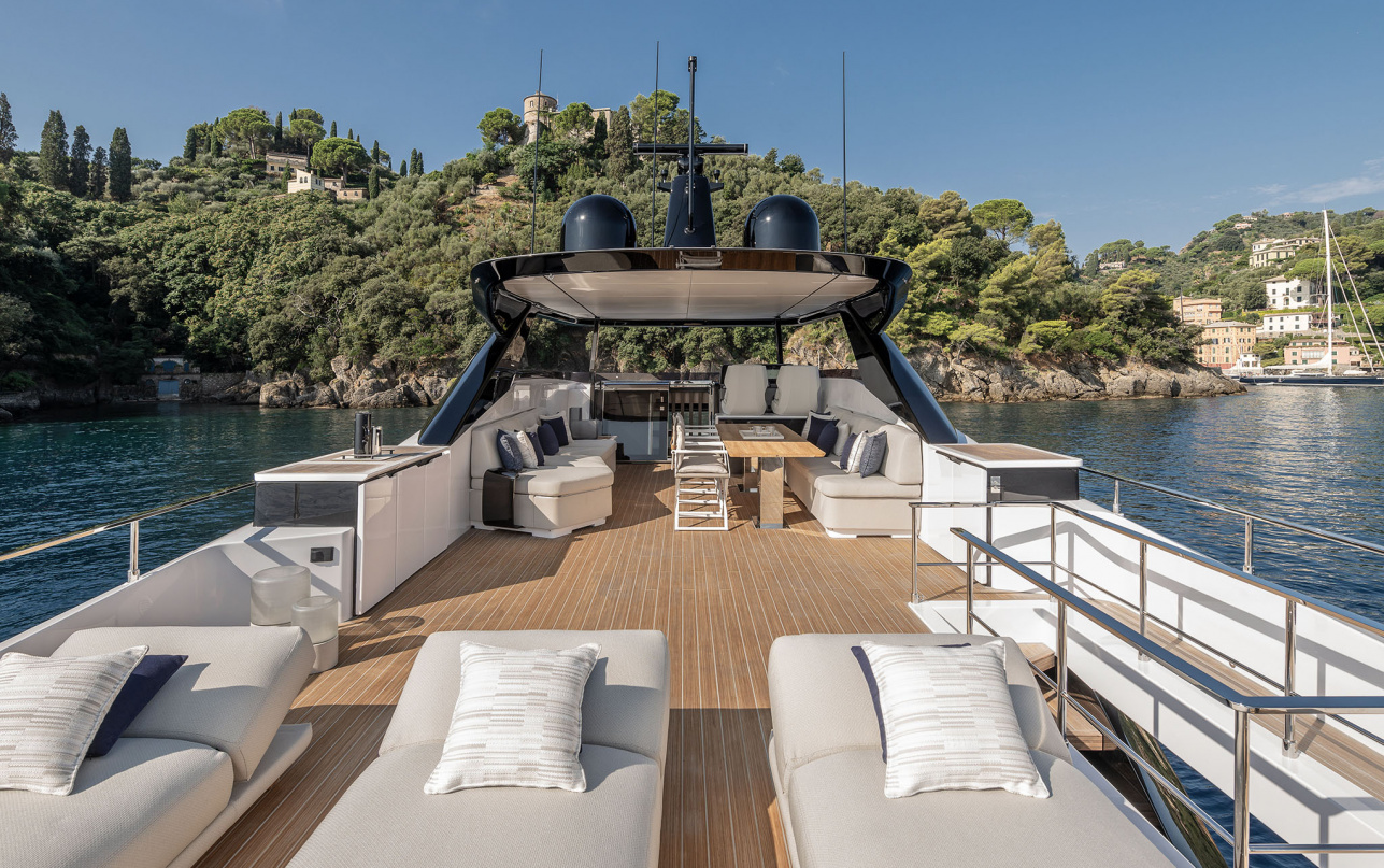 Яхта Ferretti Yachts INFYNITO 80 фото 1.12