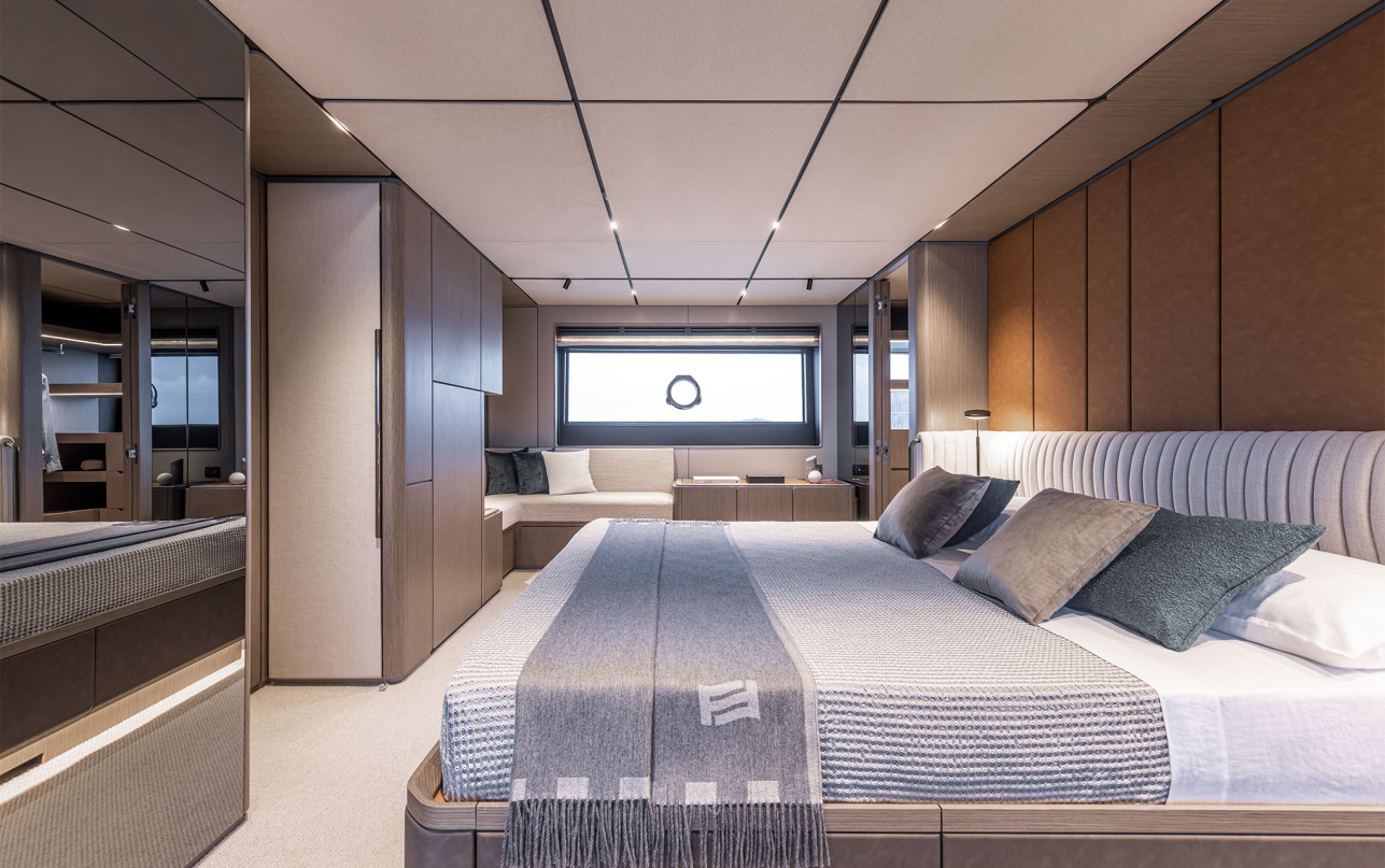 Яхта Ferretti Yachts INFYNITO 90 фото 2.37