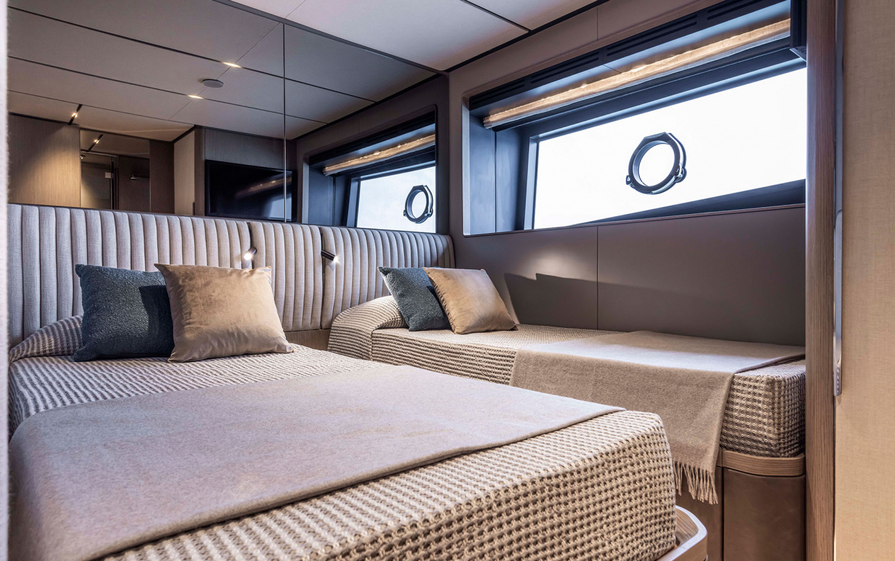 Яхта Ferretti Yachts INFYNITO 90 фото 2.48
