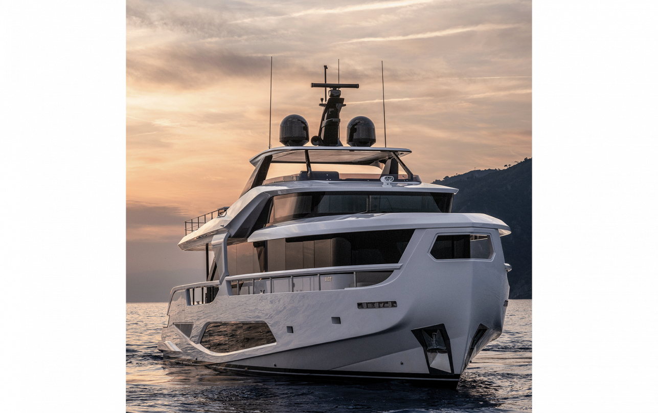 Яхта Ferretti Yachts INFYNITO 80 фото 1.14