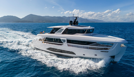 Яхта Ferretti Yachts INFYNITO 90
