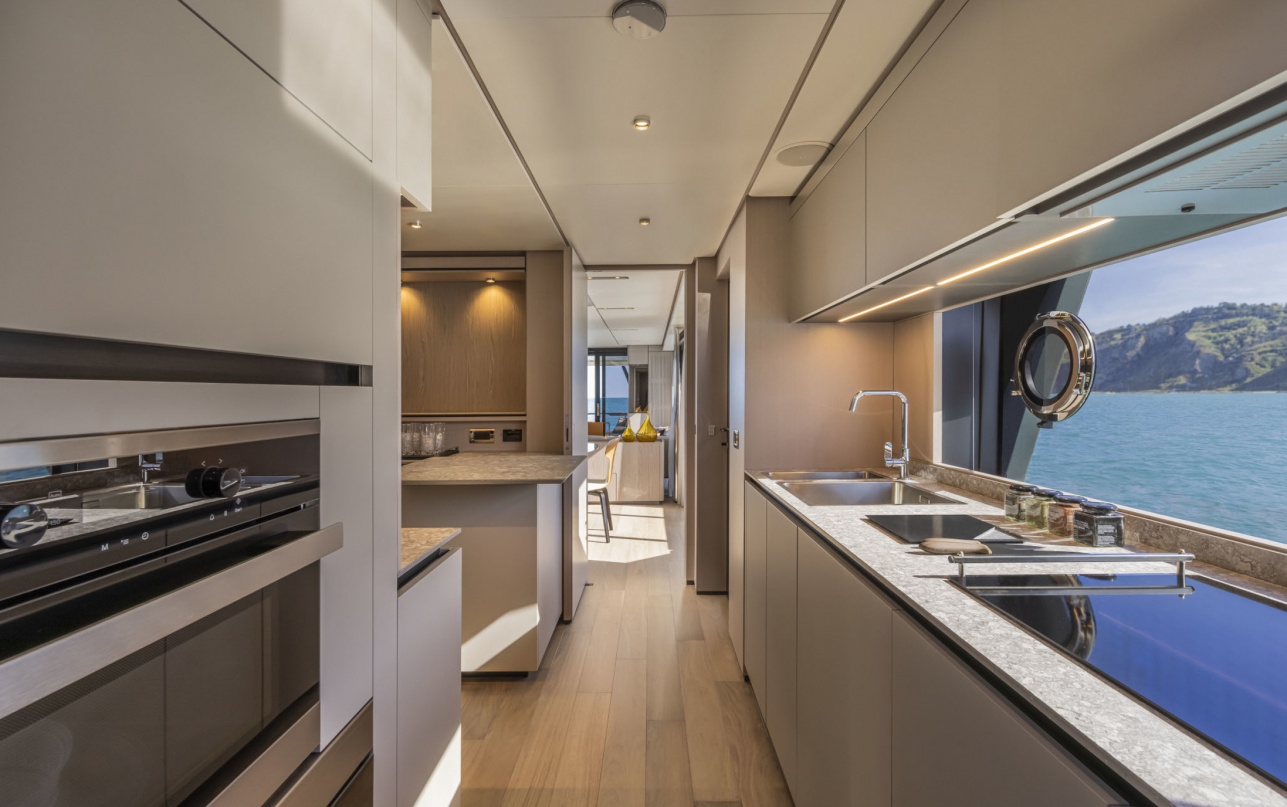 Яхта Ferretti Yachts 1000 фото 2.9